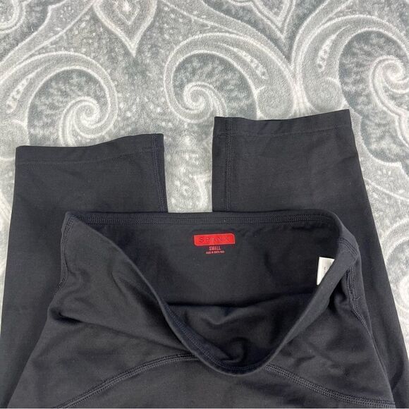 Spanx Active Cropped Leggings - Picture 4 of 5